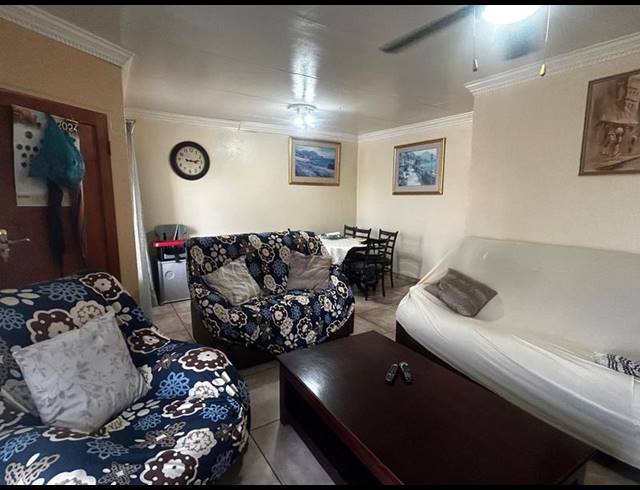 2 BEDROOM TOWNHOUSE FOR SALE IN MEYERVILLE